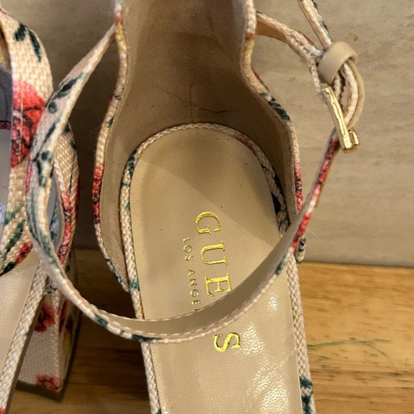 Guess Floral Print High Heels With A Slingback And a Platform Sole. - Picture 3 of 11